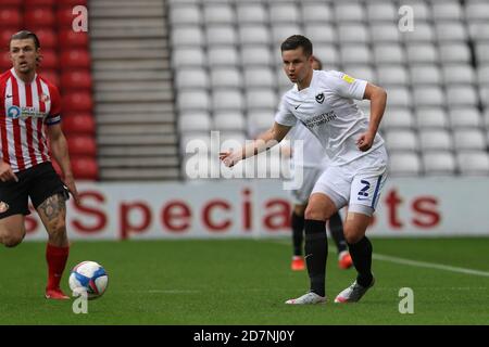 SUNDERLAND, INGHILTERRA. 24 OTTOBRE Callum Johnson di Portsmouth durante la partita Sky Bet League 1 tra Sunderland e Portsmouth allo Stadium of Light di Sunderland sabato 24 ottobre 2020. (Credit: Robert Smith | MI News) Credit: MI News & Sport /Alamy Live News Foto Stock