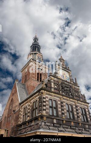 Edificio monumentale chiamato 'De waag' nel centro di Alkmaar Foto Stock