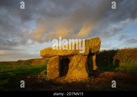Ty Newydd, Camera di sepoltura neolitica, Llanfaelog, Anglesey, Galles del Nord, Regno Unito, Foto Stock