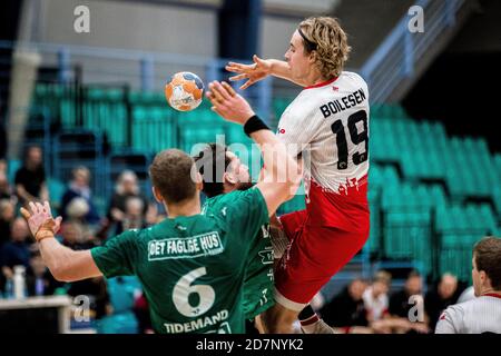 Kolding, Danimarca. 23 ottobre 2020. Thomas Boilesen (19) del KIF Kolding Handball visto nella partita danese della Lega di Pallamano maschile tra il KIF Kolding e lo Skjern Handball alla Sydbank Arena di Kolding. (Foto: Gonzales Photo - Lasse Lagoni). Foto Stock