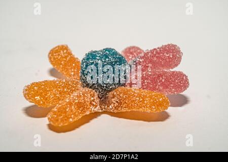 Caramelle colorate in forma di ragno per Halloween Foto Stock