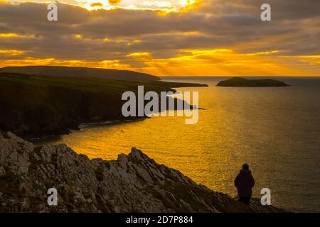 Tramonto,silhouette,tramonto arancione,fotografo,fotografia,Mwnt,costa,costa,vicino,Cardigan,Città,Cardigan Bay,Ceredigon,Contea,Galles,Galles,Galles,GB,Gran Bretagna,Britannia,Europa,Europa,europea, Foto Stock