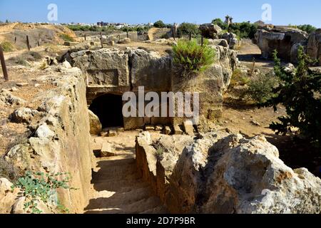 Tombe dei Re sito archeologico e attrazione turistica vicino a Kato Paphos, Cipro. Tomba sotterranea Foto Stock