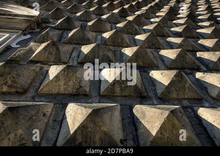 Facciata della Nuova Chiesa di Gesù (Gesù nuovo), Napoli, Italia Foto Stock