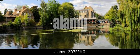 The Mill Pond e Granta Pub, Newnham Road, Cambridge City, Cambridgeshire, Inghilterra, Regno Unito Foto Stock