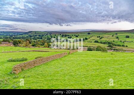 Autunno pomeriggio vista sulla Pennine Way, Yorkshire Dales National Park, North Yorkshire, Inghilterra, Regno Unito Foto Stock
