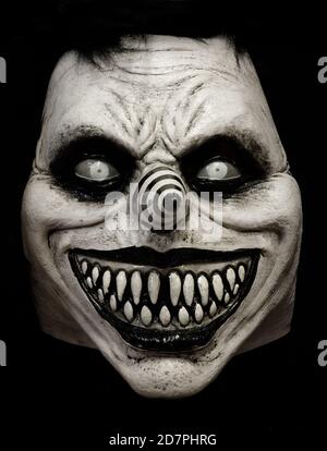 Ridendo Jack Clown maschera viso isolato contro il colore nero Foto Stock