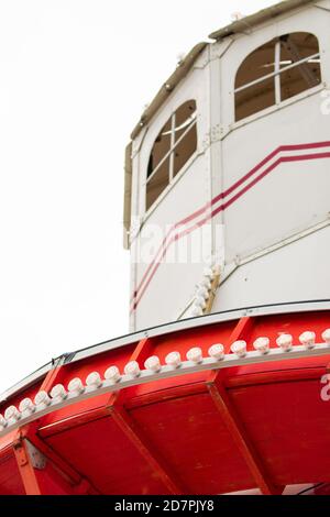 Primo piano dettaglio dello scheletro di helter sul molo di Clacton on Sea, Essex Foto Stock