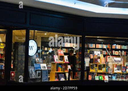Il negozio di libri di Watersone a Galleries Bristol. Foto Stock