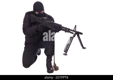 militante in nero uniforme pistola sparatrice isolato su bianco sfondo Foto Stock