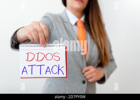 Scrittura manuale di testo attacco DDoS. Il gestore di foto concettuali cerca di rendere la risorsa di rete non disponibile modello che visualizza un colore vuoto diverso n Foto Stock