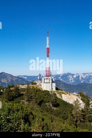 Stazione radio con Franz Josef Kreuz sulla cima della montagna, Berg Katrin, Bad Ischl, Salzkammergut, Austria superiore Foto Stock