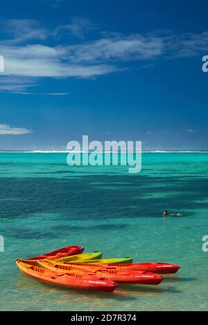 Kayak, muri Lagoon, Rarotonga, Isole Cook, Sud Pacifico Foto Stock