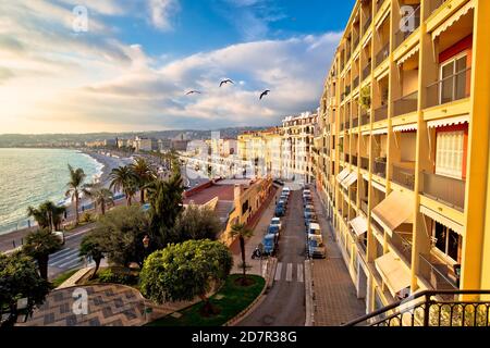 Città di Nizza Promenade des Anglais e vista aerea lungomare, costa azzurra, dipartimento delle Alpi Marittime della Francia Foto Stock