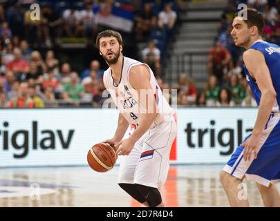 Stefan Markovic (Serbia), Tomas Satoransky (Repubblica Ceca). Torneo OQT di FIBA, Belgrado 2016 Foto Stock