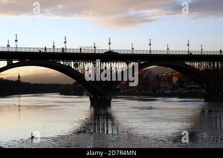 Maribor Ponte Vecchio sul fiume Drava nella Slovenia orientale Foto Stock