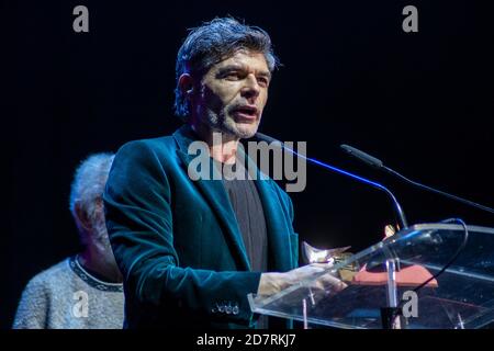 Nacho Guerreros riceve il premio dal premio 'Union de Actores' Awards 2020 al Teatro Circo Price di Madrid, Spagna.09 marzo 2020. (Oscar Gil / Alfa Images Foto Stock