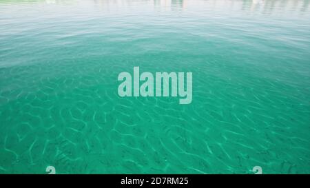 Blu mare superficie caustica oceano vista dall'alto rendering 3d Foto Stock