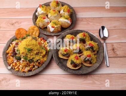 Gruppo di Bombay chat food include bhel-puri, SEV-poori, dahipuri Foto Stock