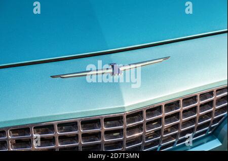 Samara, Russia - 26 ottobre 2019: Emblema della vettura classica retrò Ford Thunderbird. La Ford Thunderbird è un'automobile americana prodotta da Fo Foto Stock