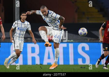 Genova, Italia. 24 Ott 2020. Radja Naindgolan (Inter) durante il CFC di Genova vs FC Internazionale, Serie Italiana di Calcio A Genova, Italia, Ottobre 24 2020 Credit: Independent Photo Agency/Alamy Live News Foto Stock