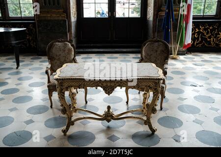 Walbrzych, Polonia - 18 luglio 2020: Castello di Ksiaz, Sala Massimiliana Foto Stock