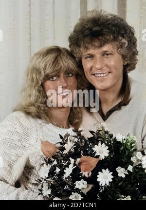 Bernhard Brink, deutscher Schlagersänger, mit Freundin Ute, Deutschland um 1981. Tedesco Schlager cantante Bernhard Brink con la sua ragazza amico Ute, Germania intorno al 1981. Foto Stock