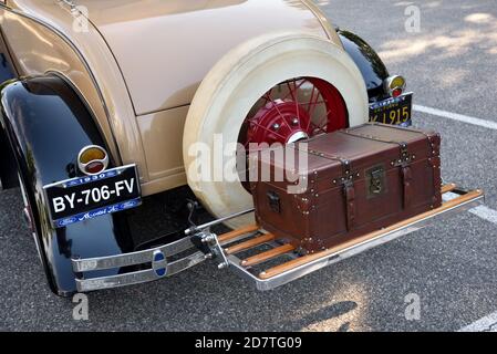 Portabagagli antico o portabagagli e bagagliaio vintage sul retro D'epoca 1930 Ford modello A Auto o Automobile Foto Stock