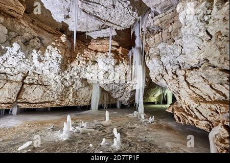 Grotte carsiche di Pinezhsky nella regione di Arkhangelsk Foto Stock