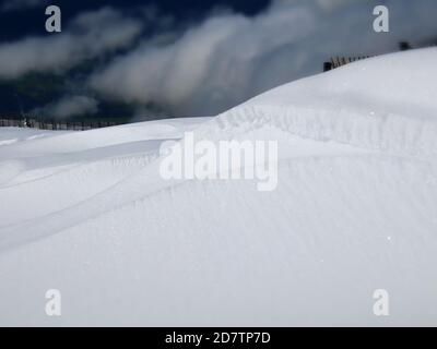 Strati spessi di neve. Foto Stock