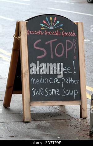 Glasgow Firma fuori caffetteria in cochrane st Foto Stock