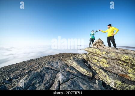 Alla cima di Sokosti cadde nel Parco Nazionale dell'UKK, Lapponia, Finlandia Foto Stock