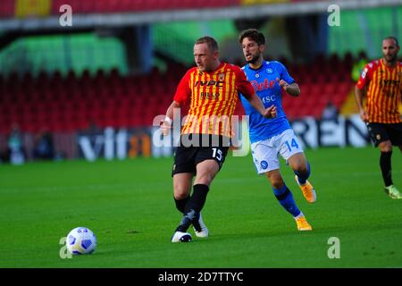 Stadio Ciro Vigorito, benevento, Italia, 25 Ott 2020, Kamil Glik (Benevento) durante Benevento Calcio vs SSC Napoli, Calcio italiano Serie A match - Credit: LM/Renato Olimpio/Alamy Live News Foto Stock