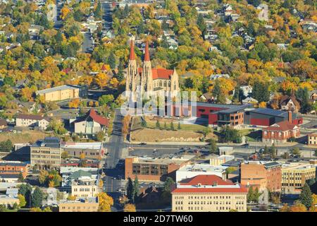 helena cattedrale vista dal monte helena in autunno a helena, montana Foto Stock