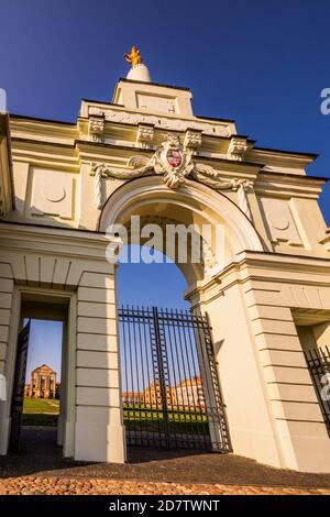 Vecchio palazzo parzialmente restaurato a Ruzhany, Bielorussia. Regione di Brest. La sede principale della linea superiore della nobile famiglia Sapieha. Luoghi famosi in Bielorussia. Foto Stock