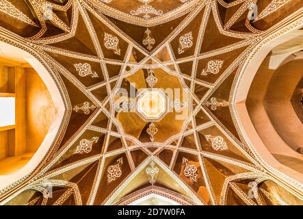 Kashan, Iran - 02 maggio 2015: Vista della casa tradizionale Khan-e Abbasian, un complesso sconcertante di sei edifici distribuiti su diversi livelli, in Kash Foto Stock