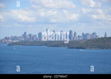 Skyline dal Sydney Harbour National Park, NSW Foto Stock