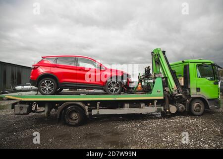auto dopo un incidente su un veicolo di recupero Foto Stock