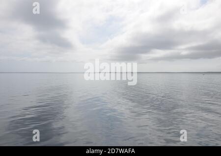 Nuvole che si riflettono a Jervis Bay, NSW Foto Stock