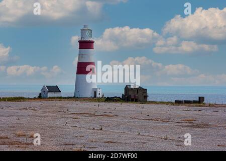 Orfordness Lighthouse è stato un faro di Orford Ness, a Suffolk, Inghilterra. La torre di 30 metri fu completata nel 1792 e demolita nel luglio 2020 Foto Stock