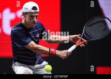 Colonia, Germania. 25 Ott 2020. Tennis: ATP Tour - Campionati di Colonia (ATP), individuali, uomini, finale, A. Zverev (Germania) - Schwartzman (Argentina). Diego Schwartzman gioca la palla. Credit: Jonas Güttler/dpa/Alamy Live News Foto Stock