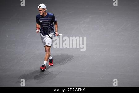 Colonia, Germania. 25 Ott 2020. Tennis: ATP Tour - Campionati di Colonia (ATP), individuali, uomini, finale, A. Zverev (Germania) - Schwartzman (Argentina). Diego Schwartzman clenches il suo pugno dopo aver vinto un punto. Credit: Jonas Güttler/dpa/Alamy Live News Foto Stock