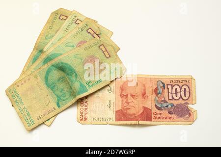 1 australes e 100 australe vecchio conto dell'Argentina, immagine rosa e modello Foto Stock