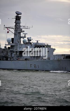 AJAXNETPHOTO. 21 OTTOBRE 2020. PORTSMOUTH, INGHILTERRA. - ARRIVA IL TIPO 23 - HMS SUTHERLAND ENTRA NEL PORTO.PHOTO:TONY HOLLAND/AJAX REF:DTH202110 38638 Foto Stock