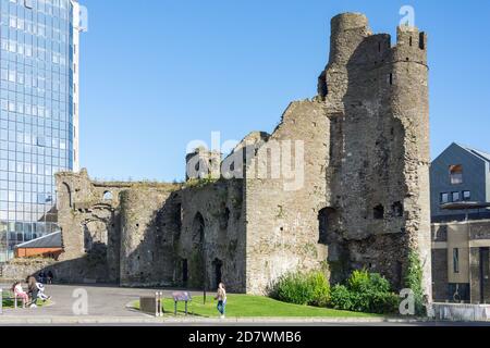 Rovine del Castello di Swansea del XIII secolo, Castle Square, Swansea (Abertawe), Città e Contea di Swansea, Galles, Regno Unito Foto Stock