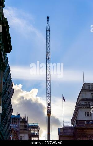 Gru Goliath su Water Street a Liverpool Foto Stock