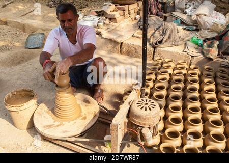 Potter nella città vecchia di Nuova Delhi, India Foto Stock