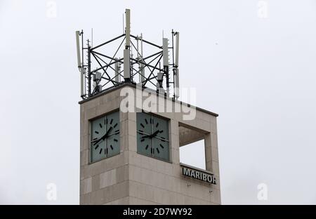 Torre dell'Orologio alla stazione ferroviaria di Maribor in Slovenia Foto Stock