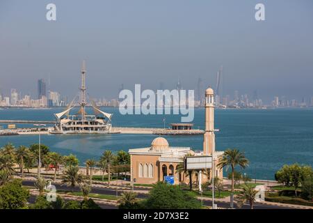 Vista mattutina del paesaggio urbano del Kuwait Foto Stock