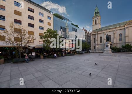 Monumento di Petar Preradovic di fronte alla cattedrale ortodossa serba in piazza Petar Preradovic nel centro della città di Zagabria, Croazia Foto Stock